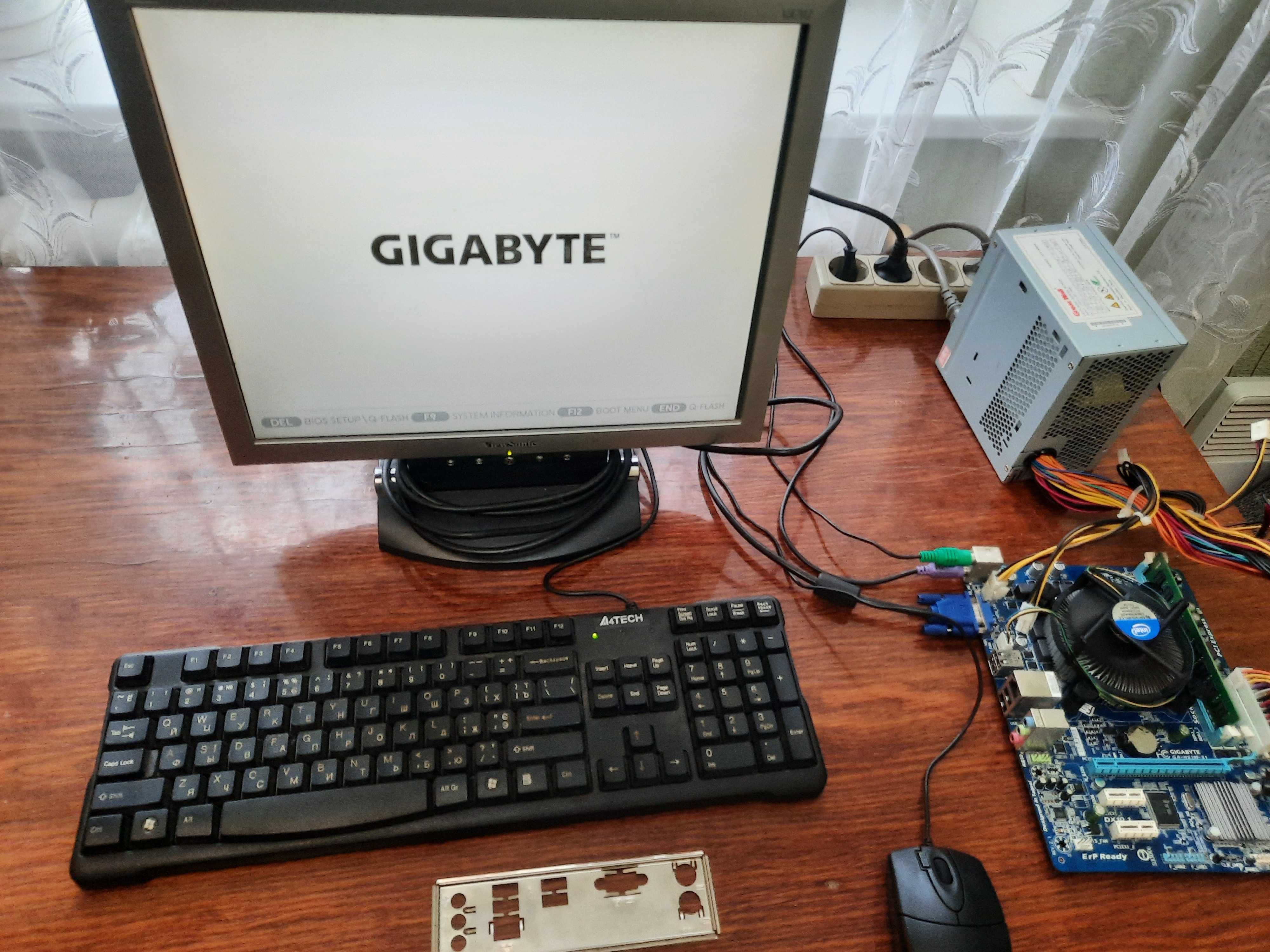 Комплект  GIGABYTE GA-H61M-S1 Rev 2.1 + Intel i3 3220 + DDR3 2GB