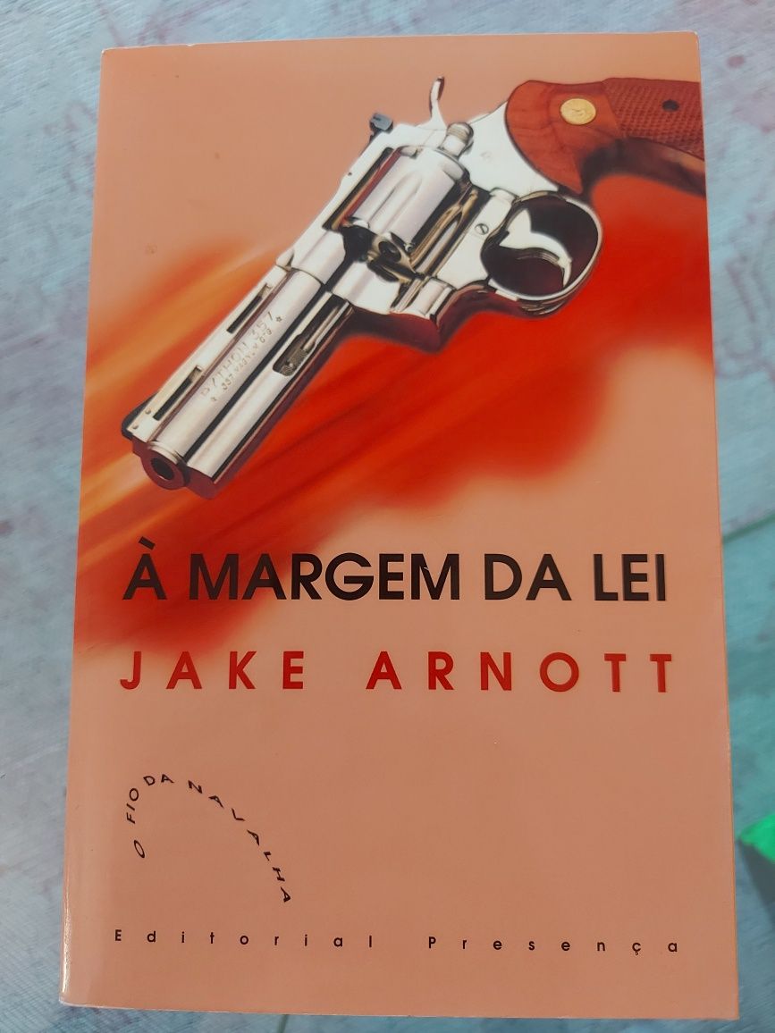 Jake Arnott | Á margem da pei
