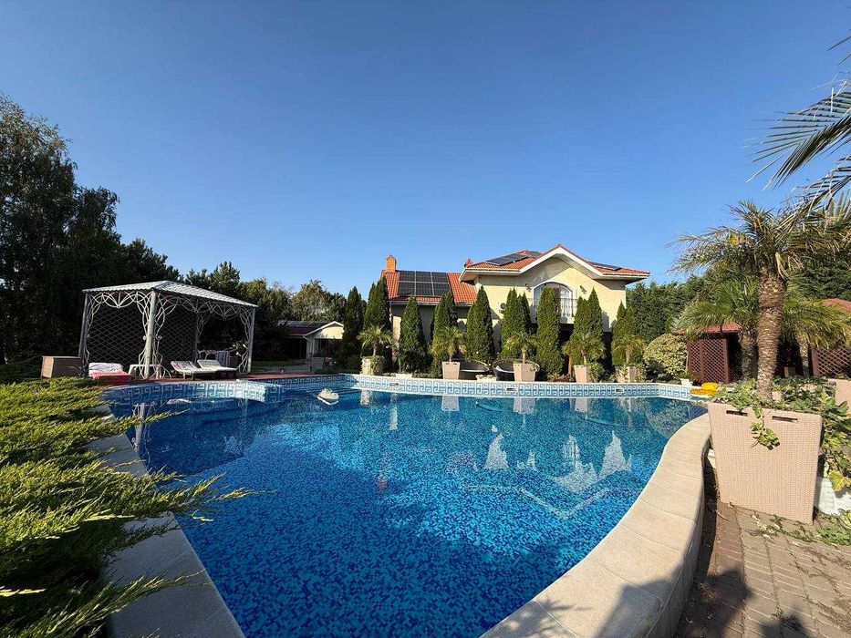 Продажа элитного дома в Совиньоне — участок 28 соток, море рядом.