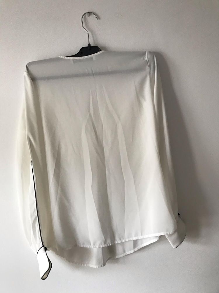 Blusa Branca elegante e fresca Tamanho XS ,usada apenas uma vez.