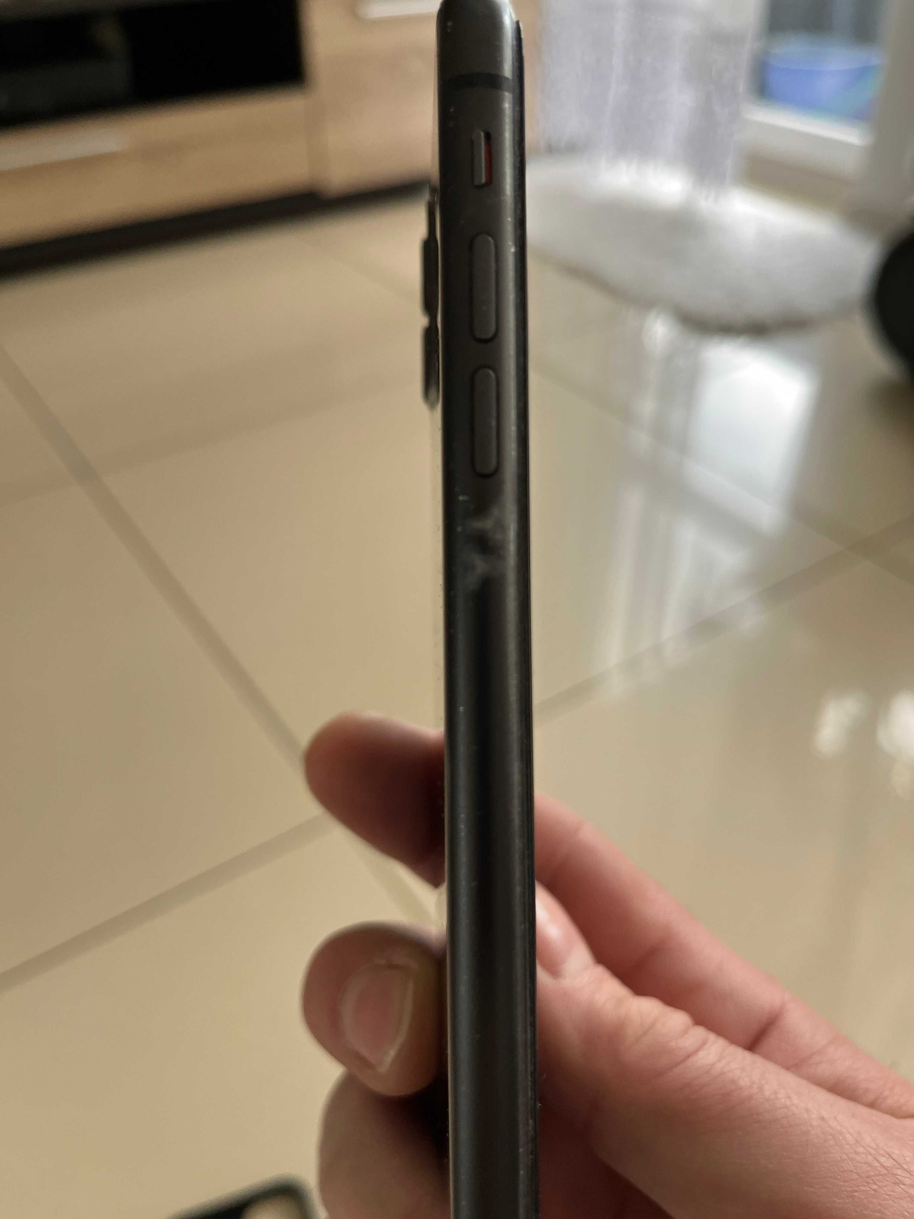 IPhone 11 powystawowy ,używany 3m-ce