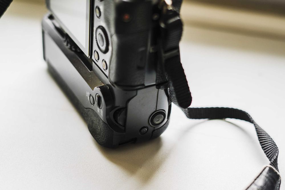 Aparat Sony a7r jak a7 z gripem i baterią