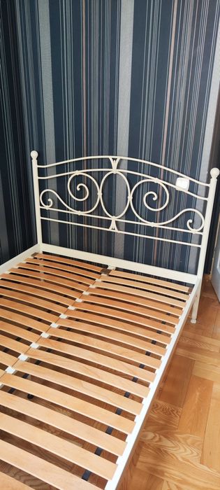 Łóżko metalowe kute białe