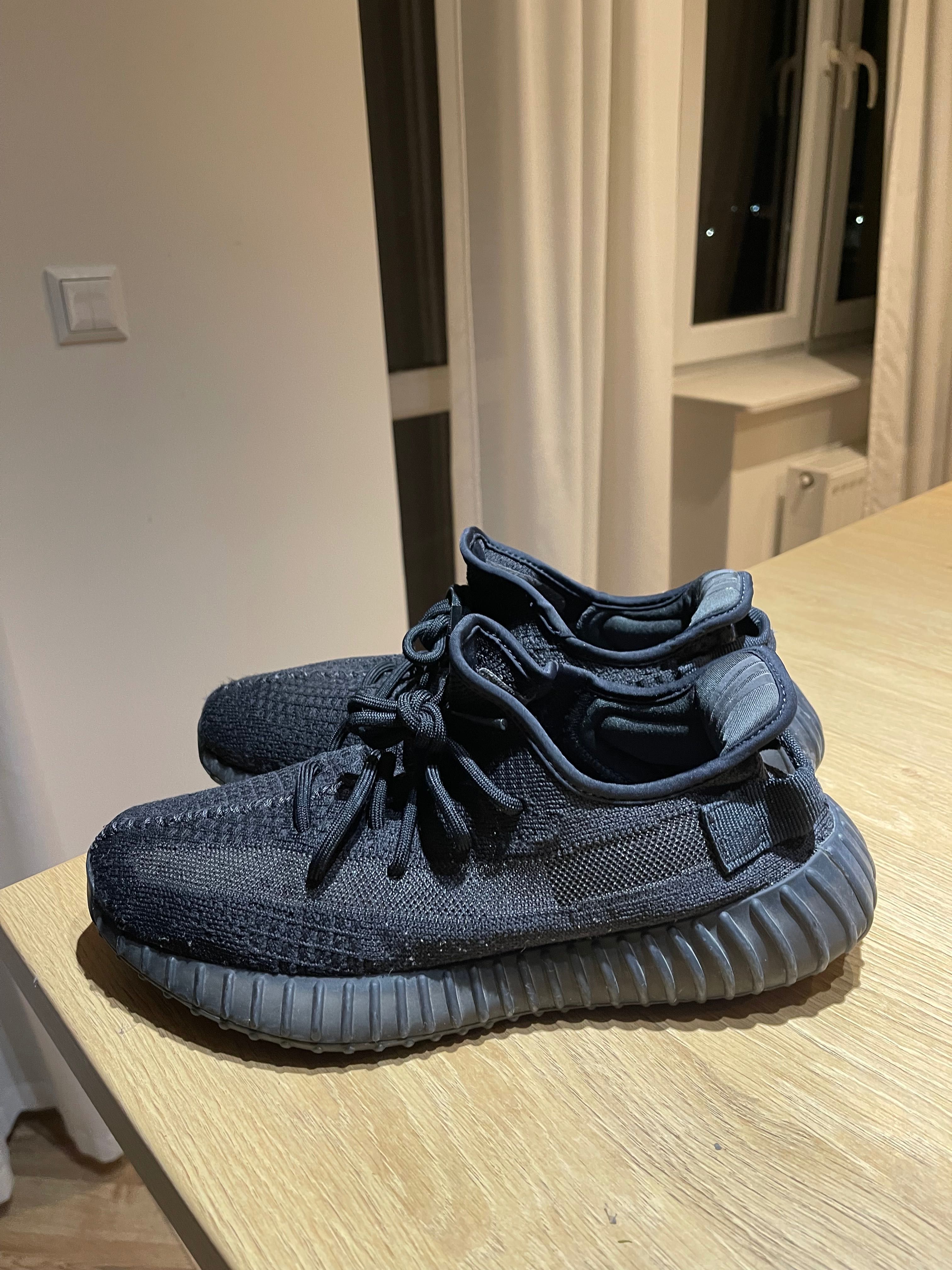 adidas Yeezy boost 350 v2 onyx 42 2/3 black white carbon belug