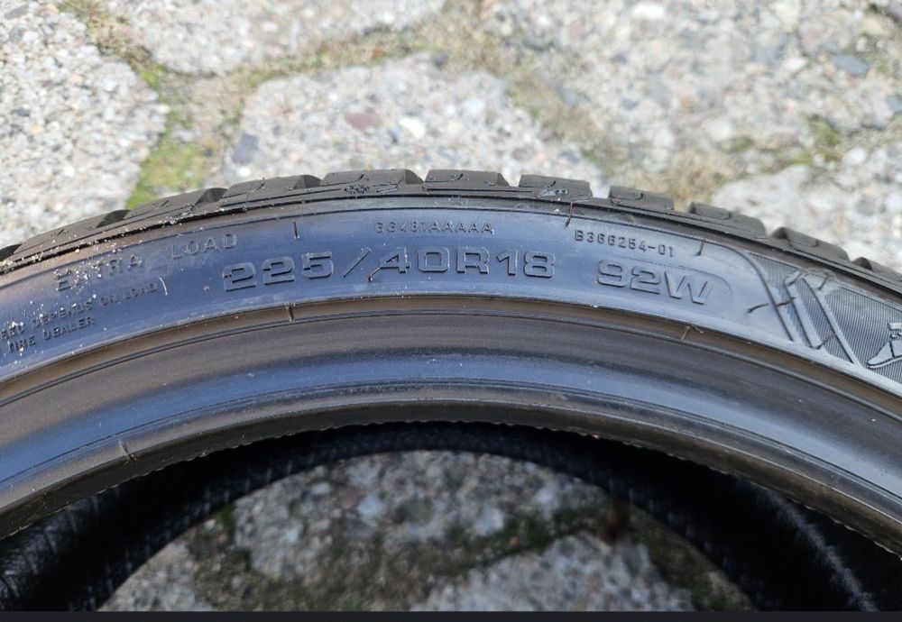 Opony zimowe Goodyear 225/40/18 jak NOWE !!! 4szt