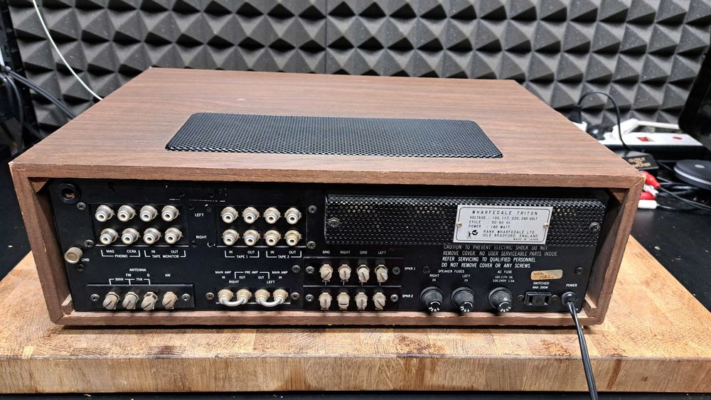 Amplituner Wharfedale triton