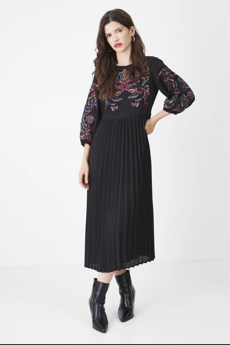 Сукня із колекції.