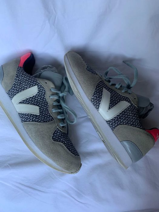 кросівки VEJA  р.40