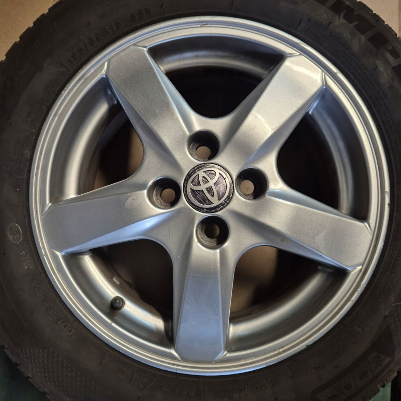 CAŁOROCZNE KOŁA 15 ORYGINAŁ TOYOTA YARIS i20 SWIFT RIO 195/60 R15
