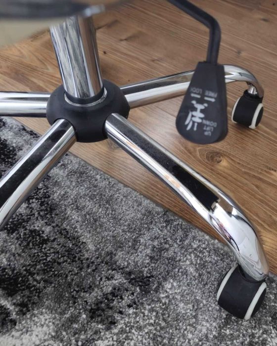 Fotel  obrotowy ekoskora