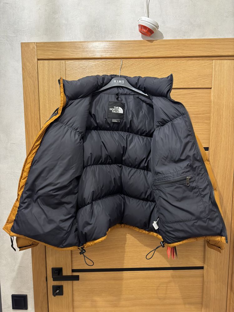 The North Face Nuptse 700 L