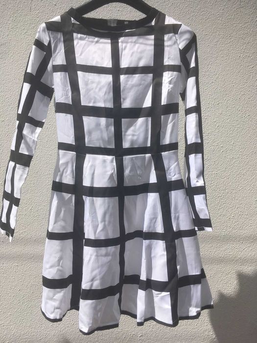 Vestido em Xadrez Branco e Preto