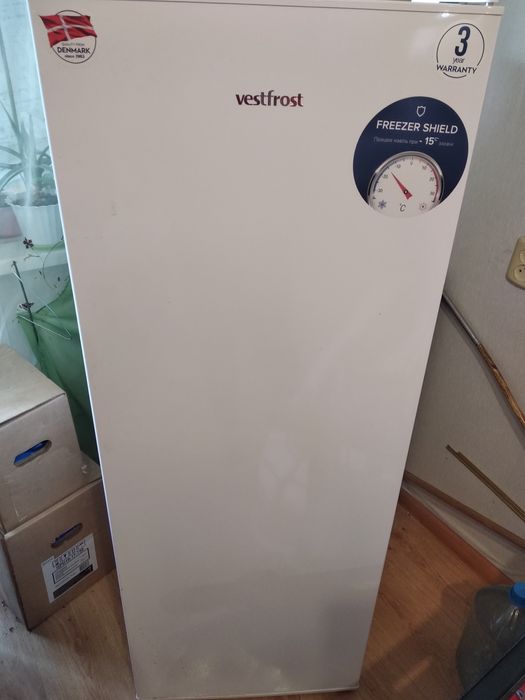 Морозильна камера vestfrost CMFN144w