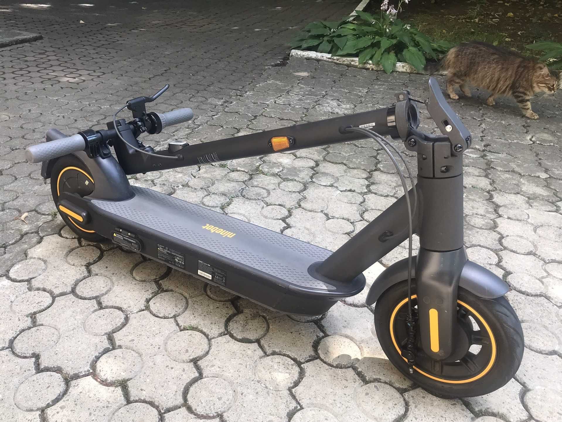 Електросамокат Segway-Ninebot MAX G30E II