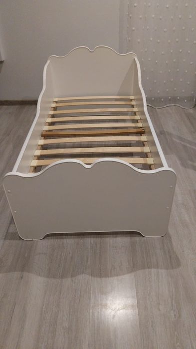 Lozko dziecięce biale 140x70 z materacem i stelarzem