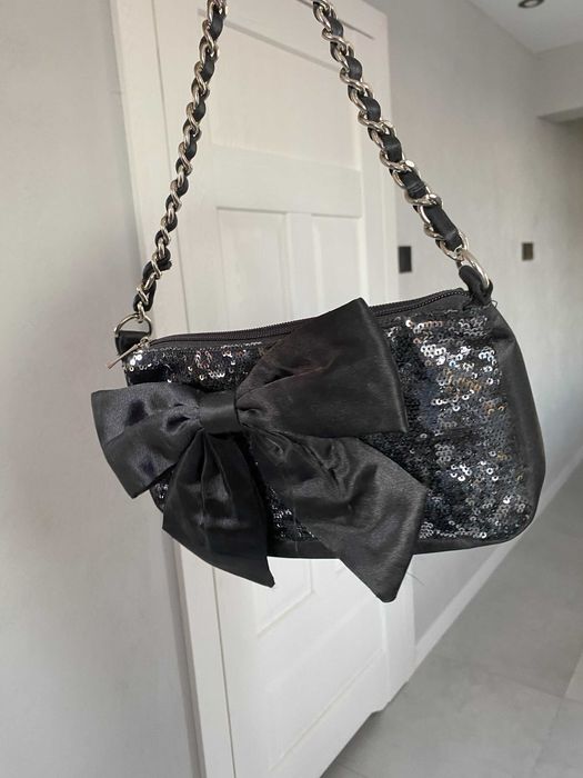 Czarna cekinowa mała torebka na łańcuszku cekiny impreza sylwester
