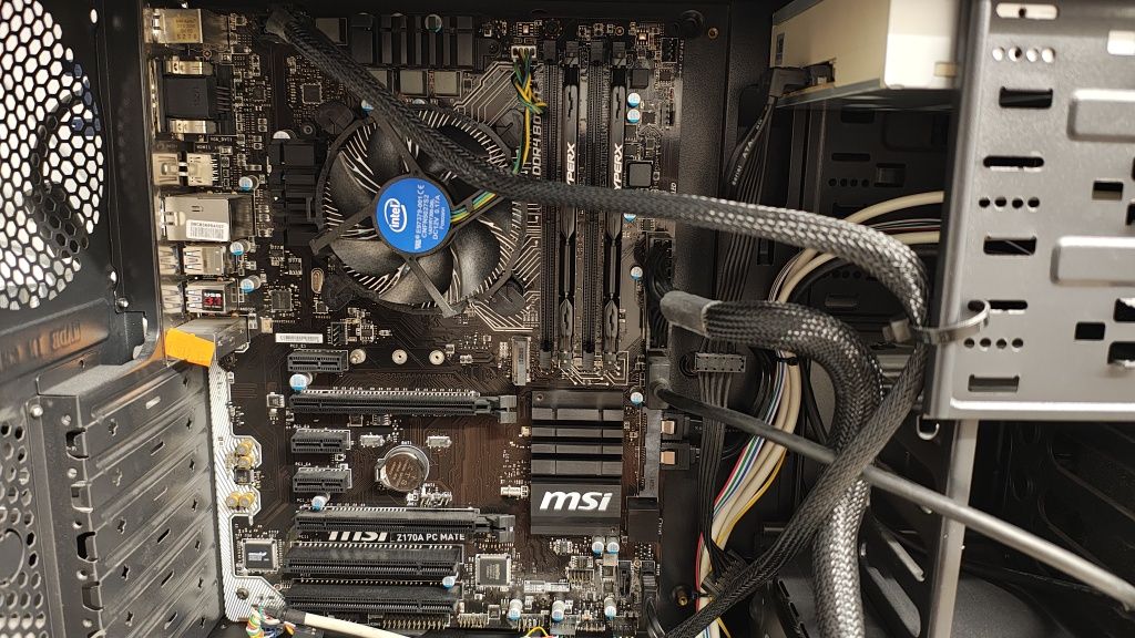 Komputer pc i5-6400 , 8GB RAM, SSD+HDD monitor