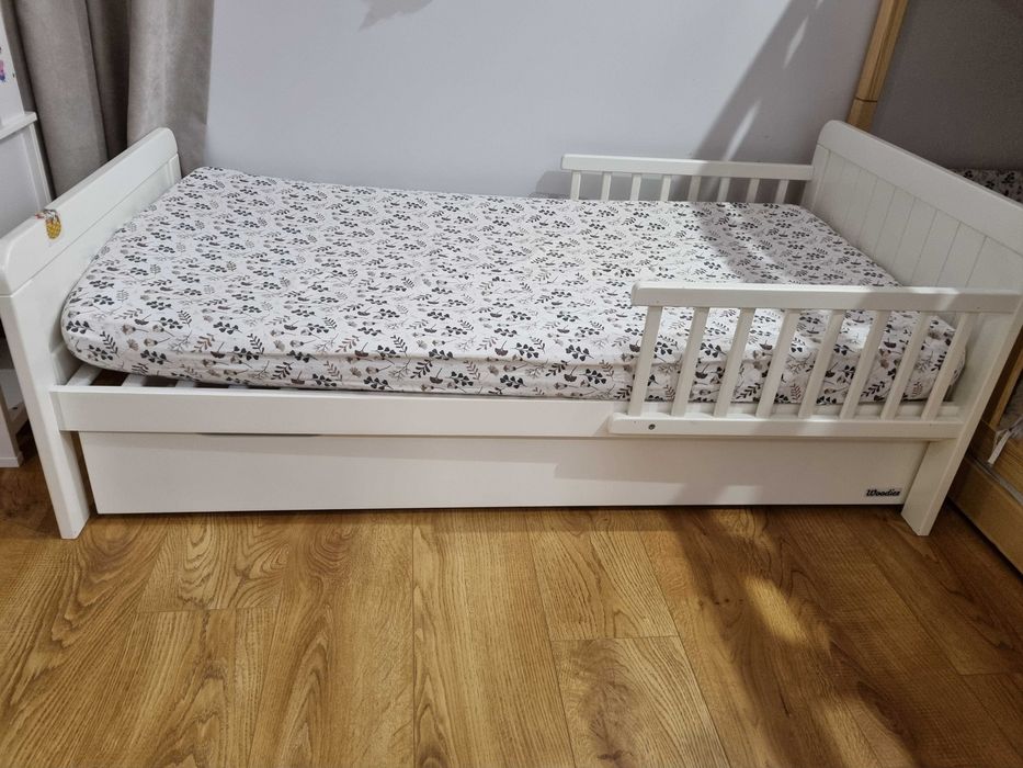 Łóżeczko Woodies Country 140x70 z materacem i szufladą sprzedam