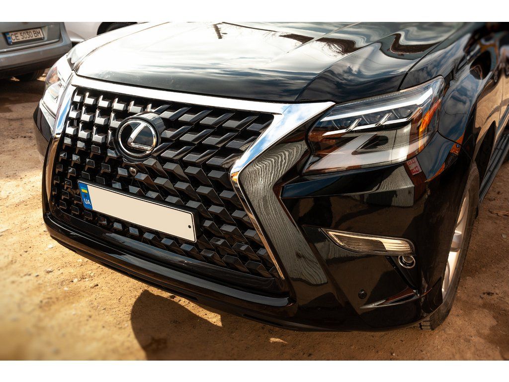 Lexus GX460 2013-2018 Комплект рестайлингу  в 2021 рік решітка та фари