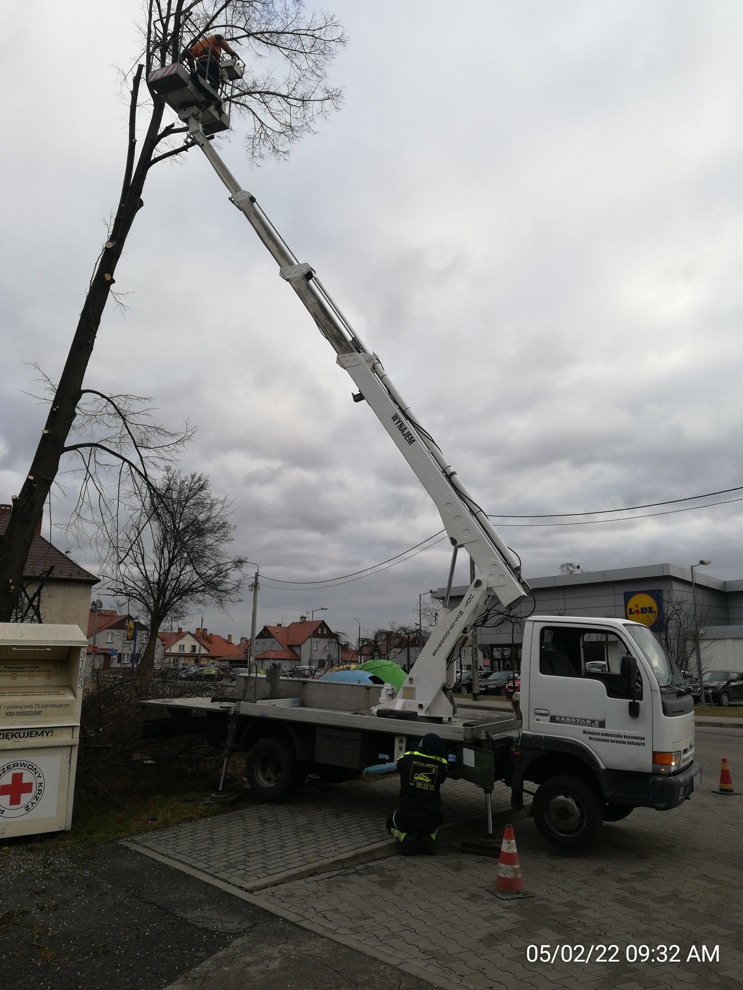 Podnośnik koszowy, zwyżka 19 metrów wynajem z operatorem.