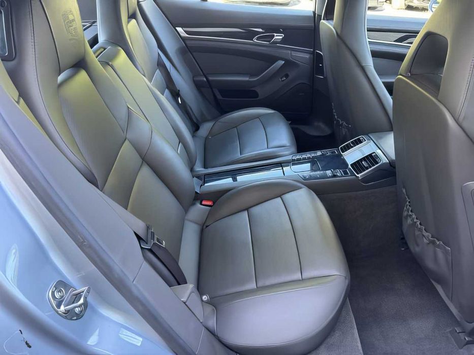 Porsche Panamera      2016