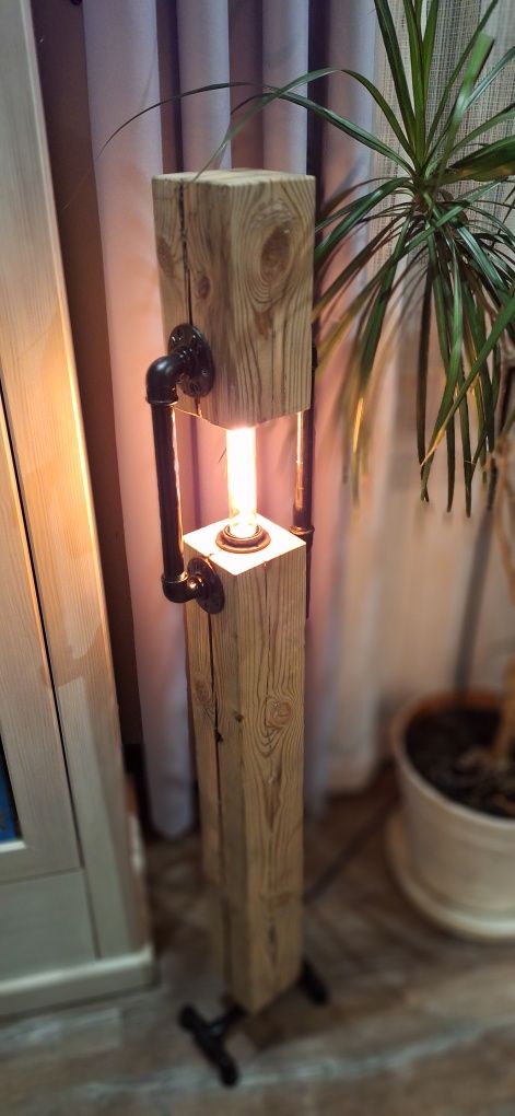 Lampa stojąca typu loft
