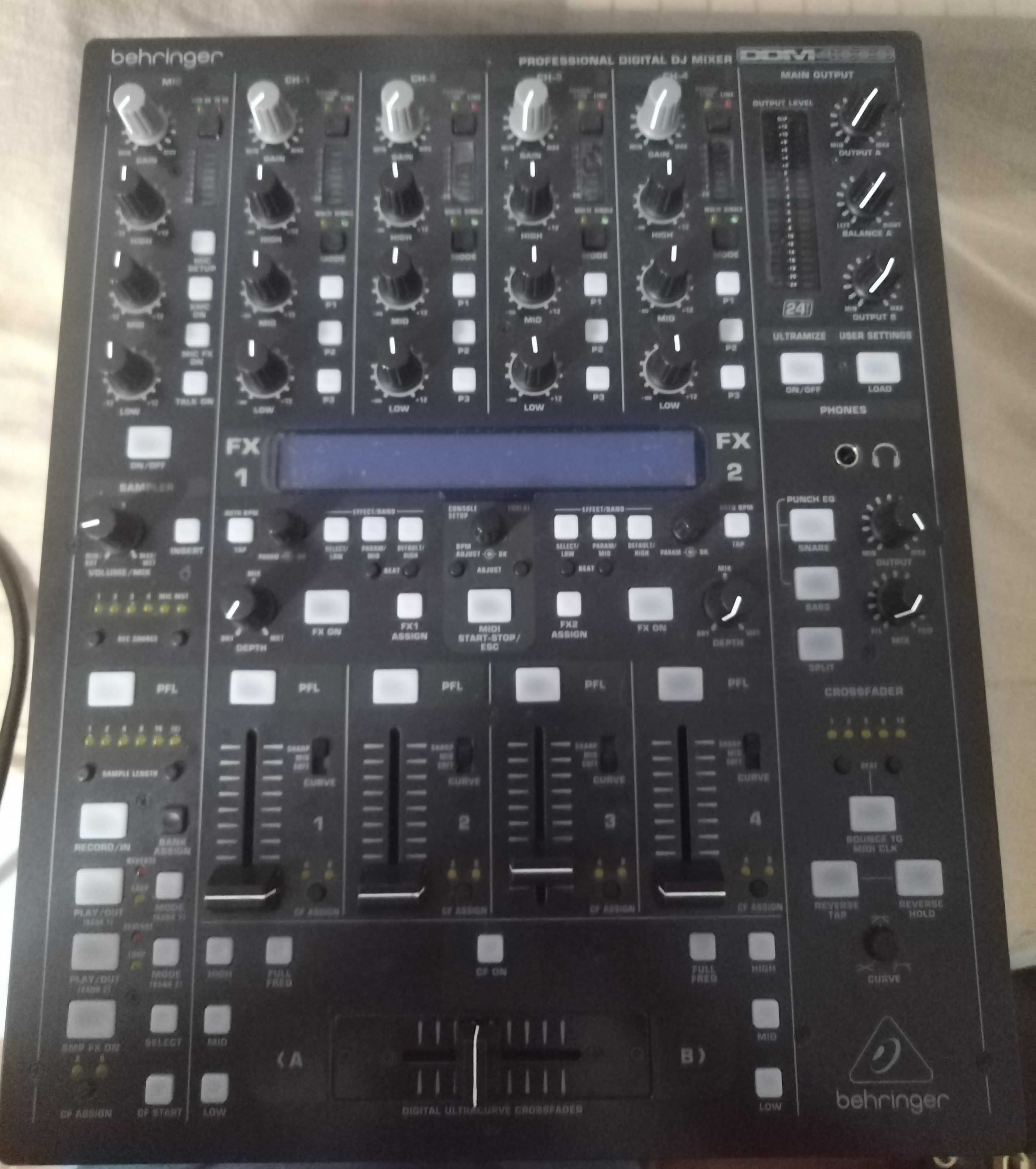 Behringer ddm 4000 mesa 4meses de uso  tem  embalagem e manuais novos.