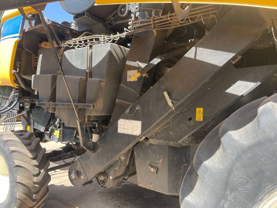 Продам комбайн NewHolland CX6090
