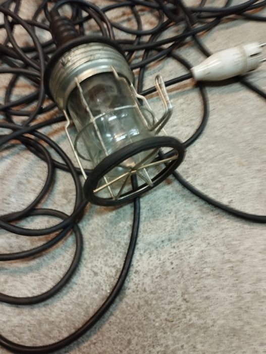 Lampa warsztatowa przenośna