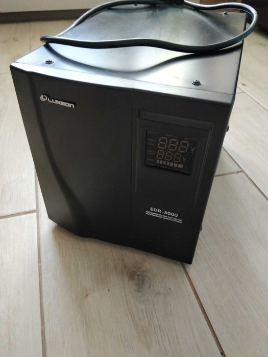 Стабилизатор напряжения СИМИСТОРНЫЙ Luxeon EDR- 3000 на 2,1 кВт