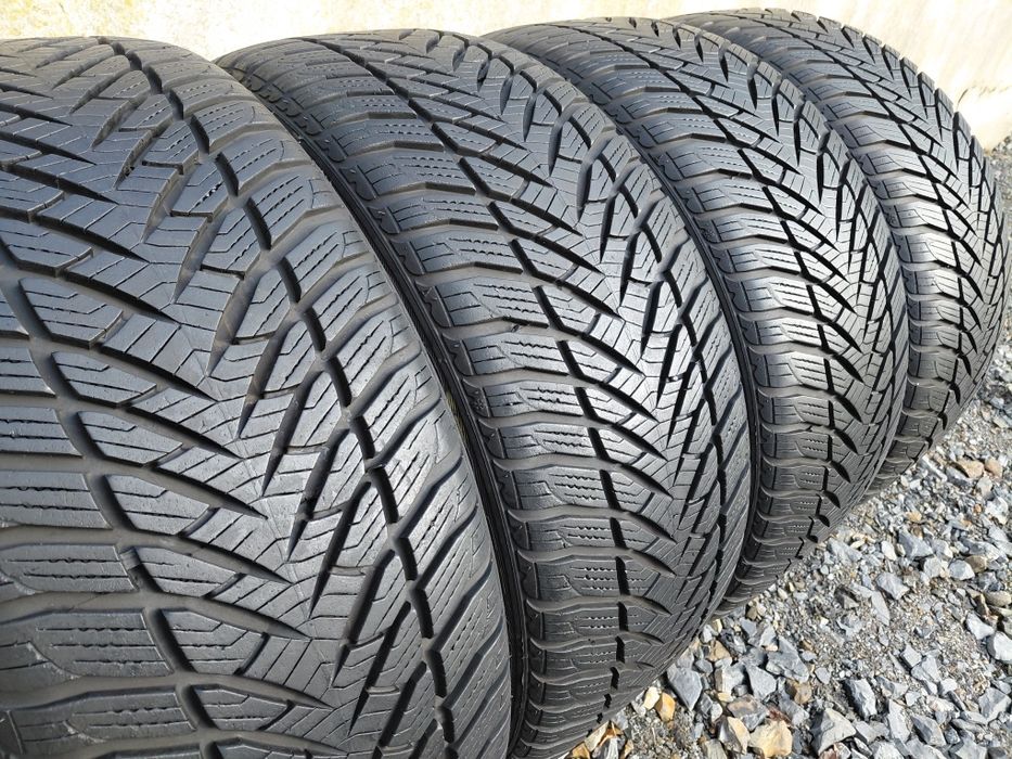 225/45/17 opony zimowe x 4 szt typu Runflat REZERWACJA