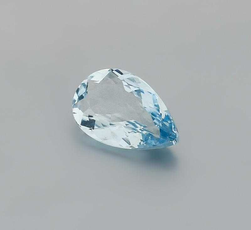 Água Marinha, gema natural, talhe pera, com o peso de 2,30 CT