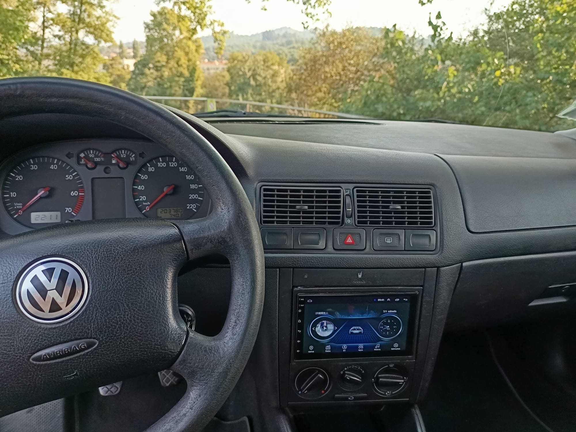 Carro Volkswagen Golf, ano 2000
