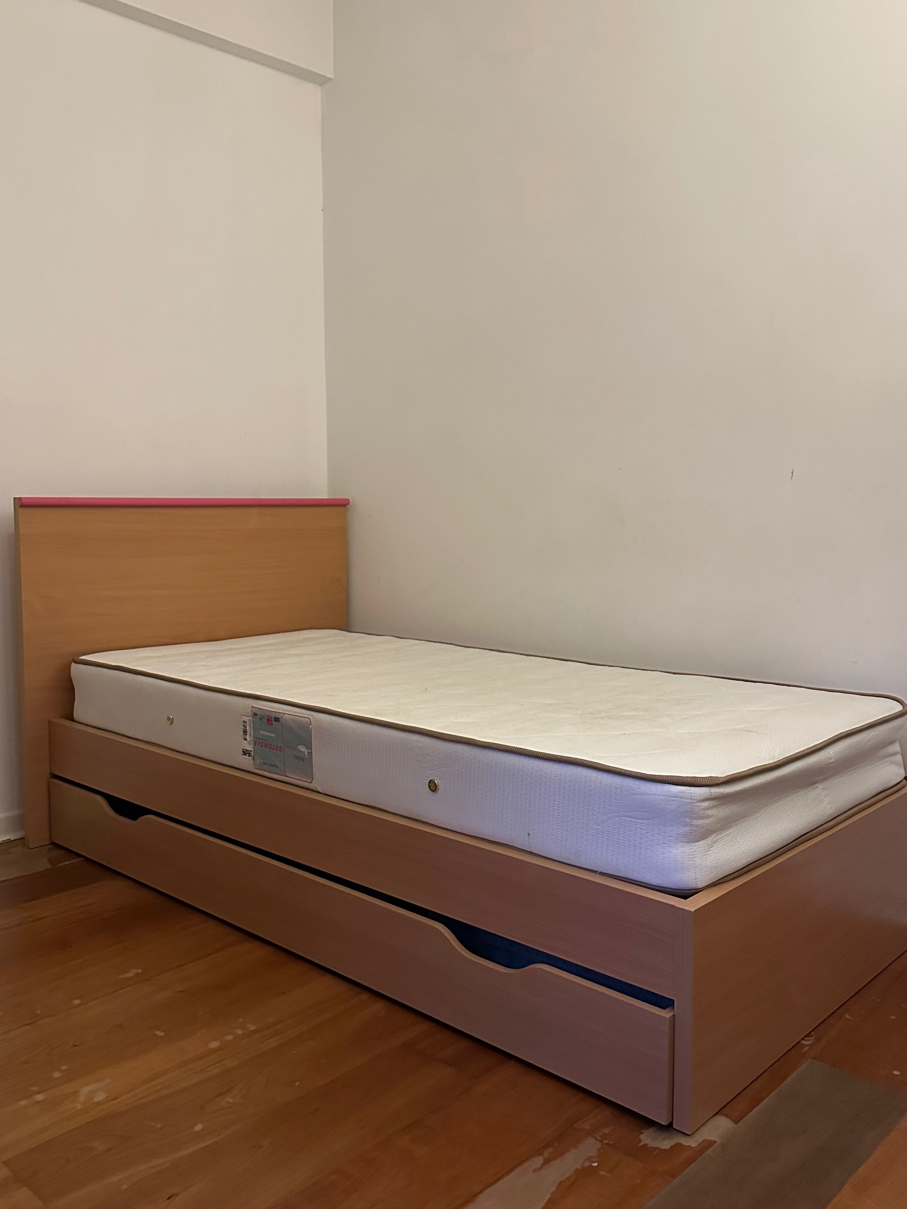 Cama solteiro com gavetão em ótimo estado (oferta de colchão)