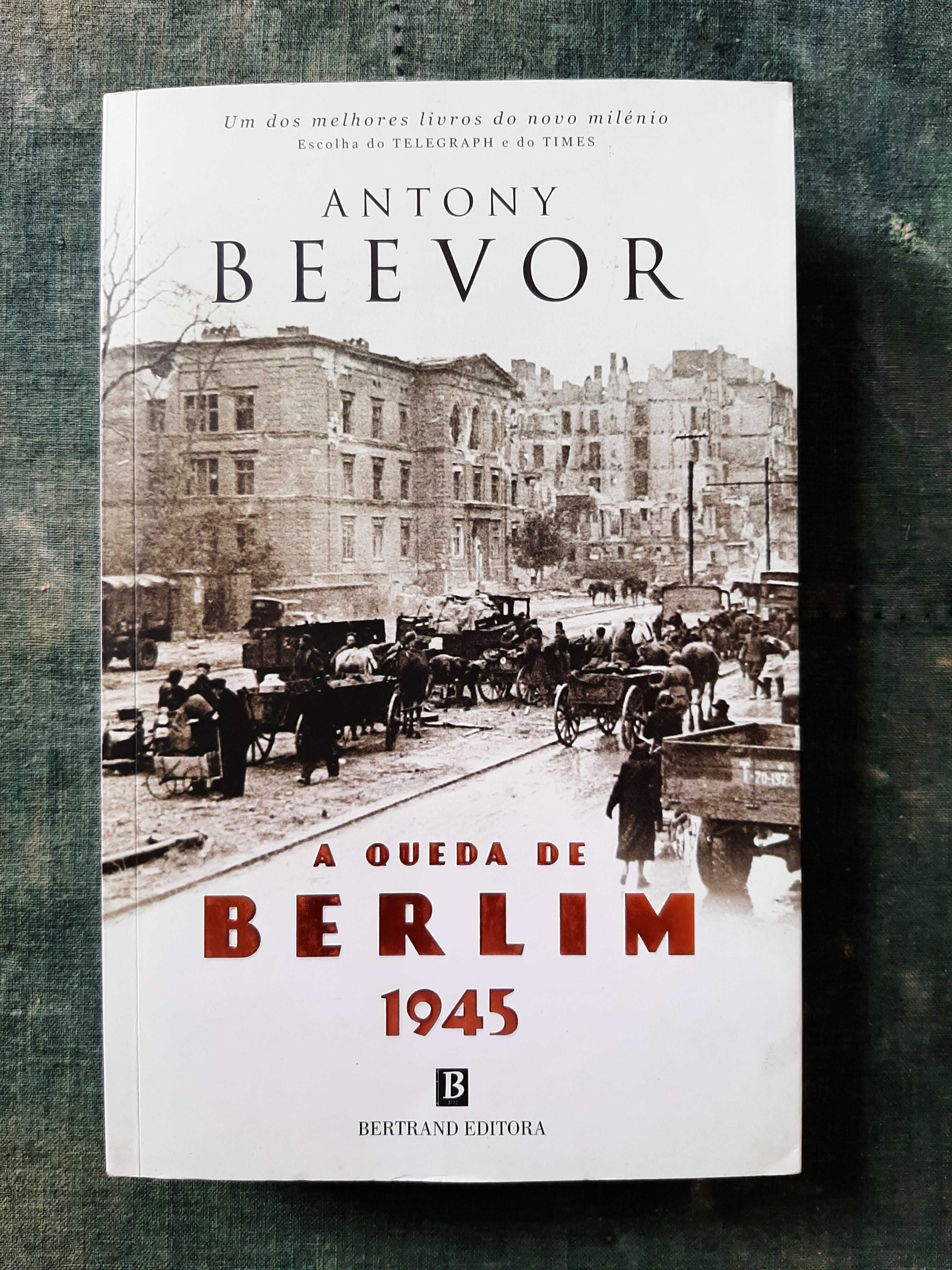 A queda de Berlim 1945. Livro como novo.