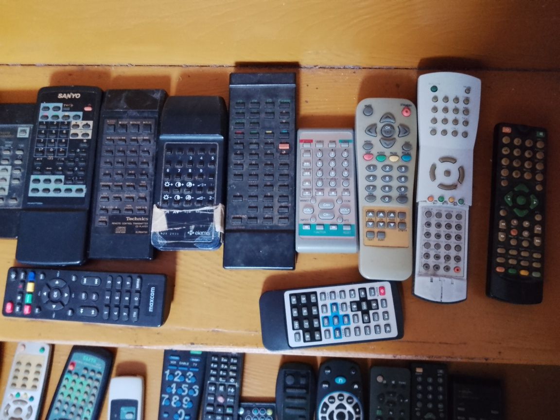 Piloty Pilot Sanyo Elemis Grundig Samsung Thomson Universum