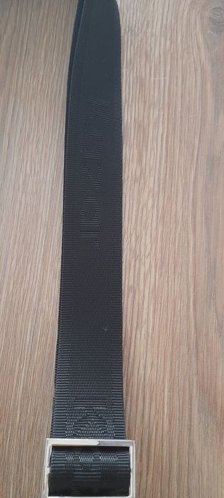 Czarna torebka listonoszka Kazar