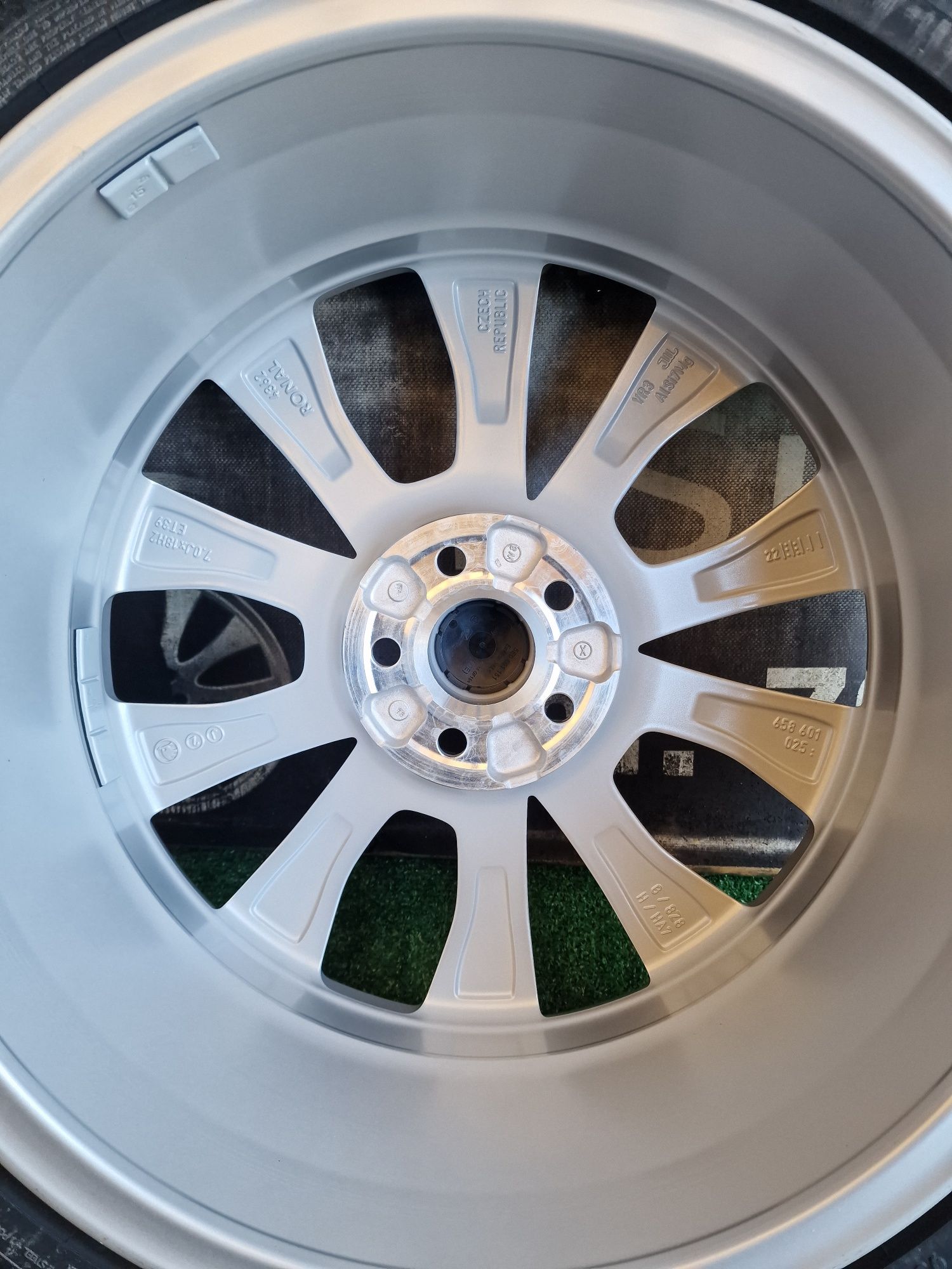 Koła zimowe 18 5×100 Skoda Kamiq Scala Fabia 215/45/18 Vw T-Cross Seat