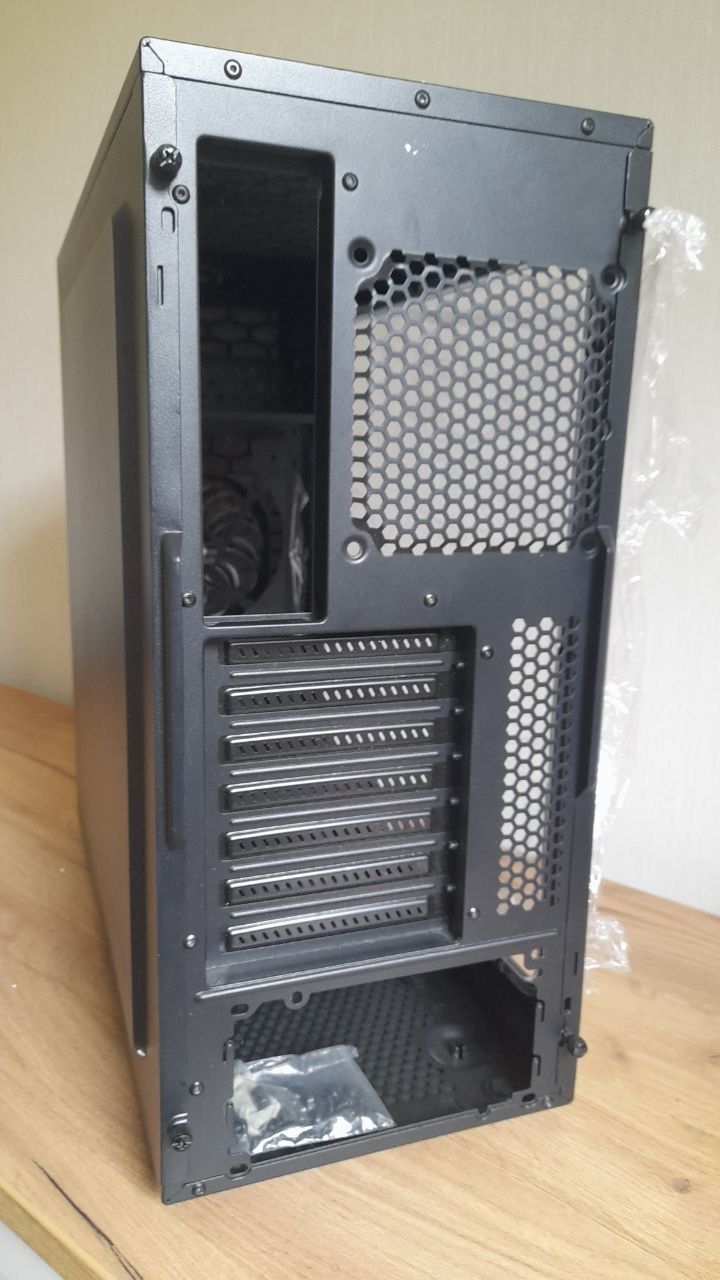 Корпус ПК Fractal design focus g