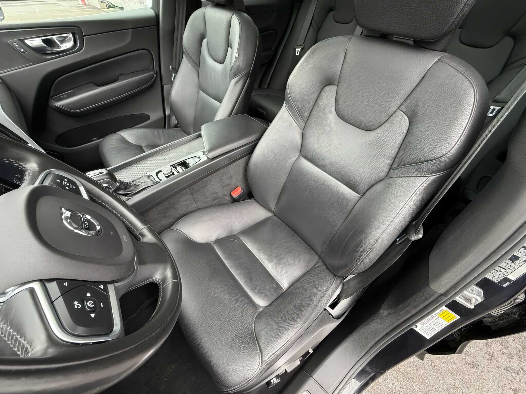 2020 Volvo XC60 T5 Momentum