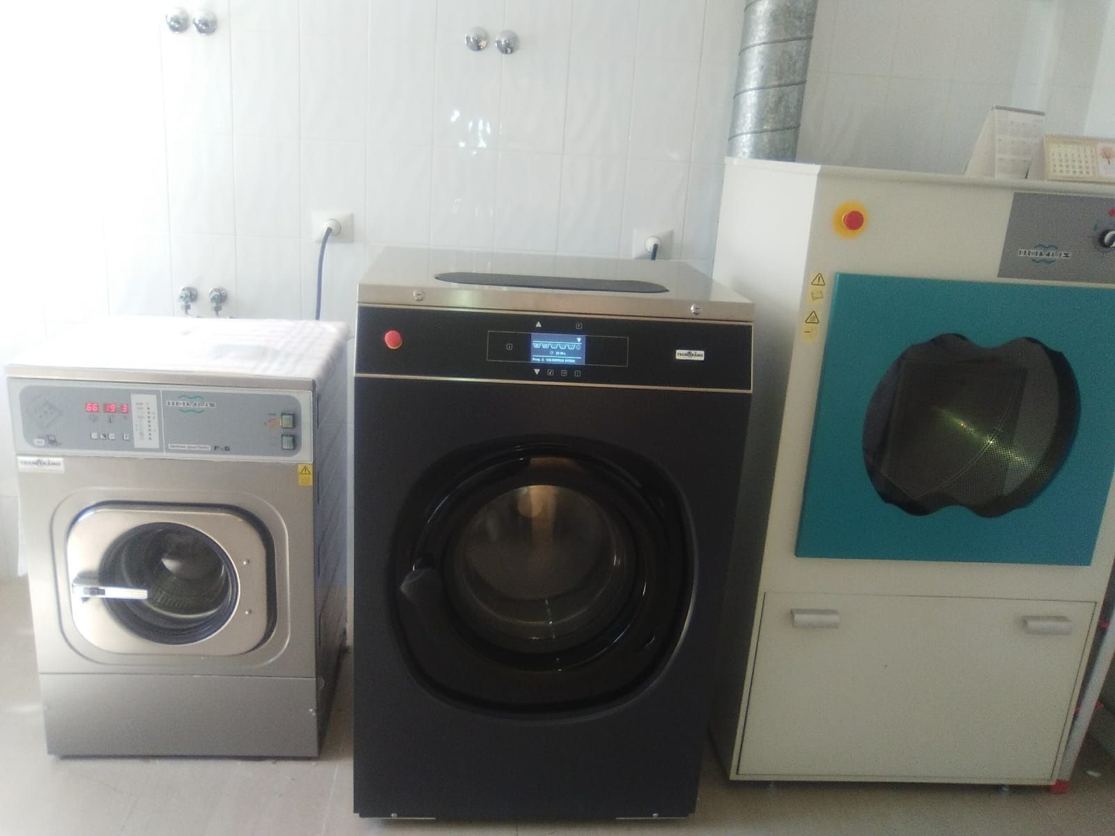 Máquina de lavar roupa industrial de ocasião