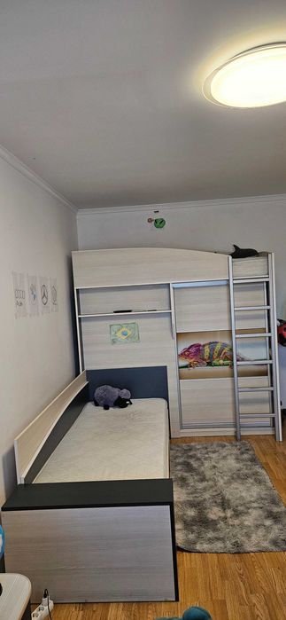 Продаємо дитячу кімнату, є два матраци в хорошому стані.