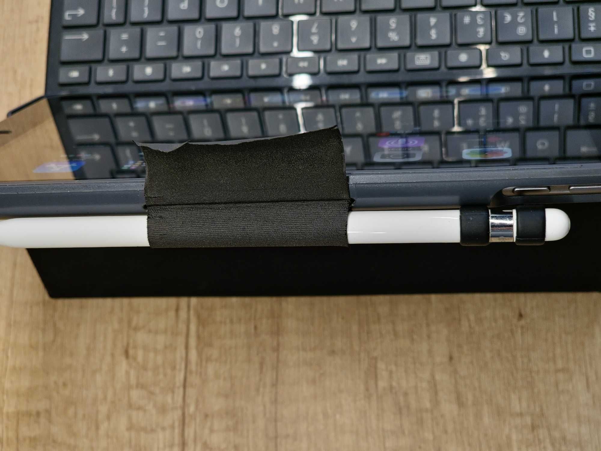 Ipad 6gen 128gb gwiezdna szarość + apple pencil + logitech slim folio.