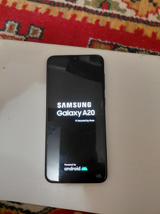Продам мобільний телефон Samsung  A-20