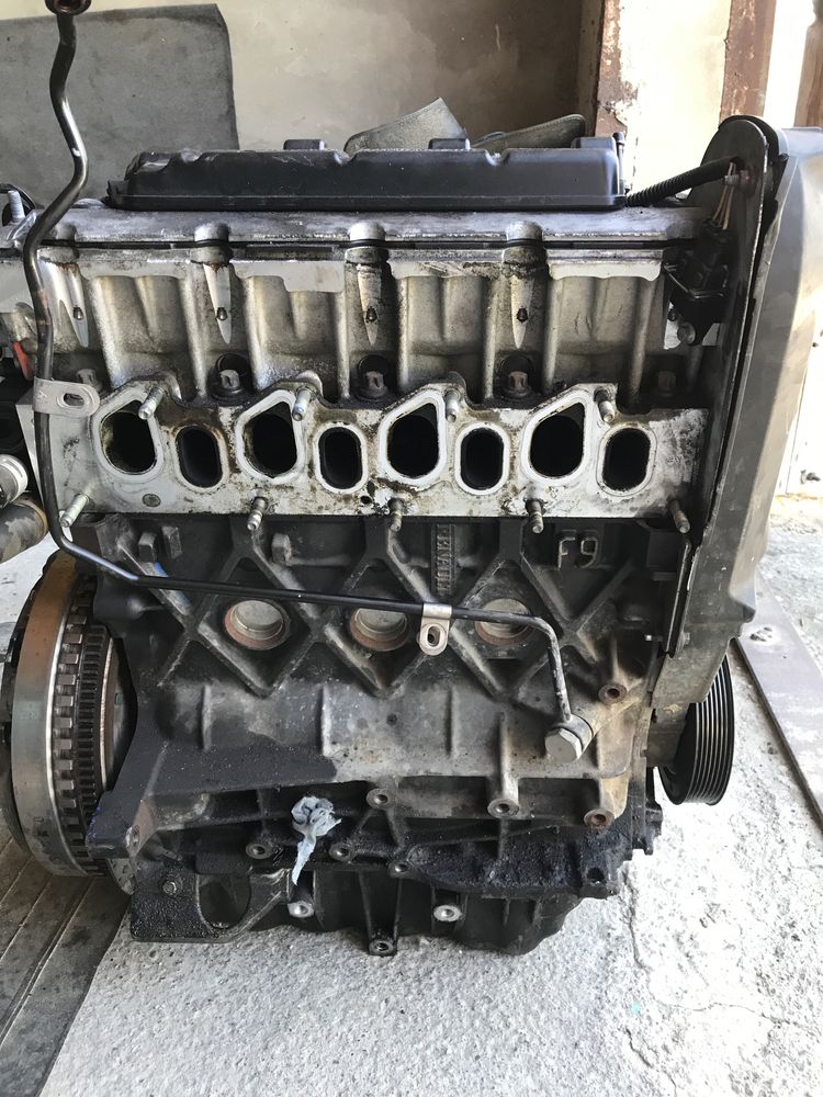 Renault scenic 2 1.9 dci F9Q megane 2 trafic lagoona мотор двигун