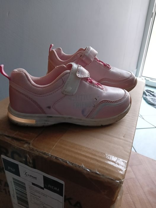Buty dziecięce świecące