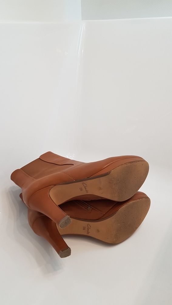 Botki / kozaki Clarks - Skóra naturalna