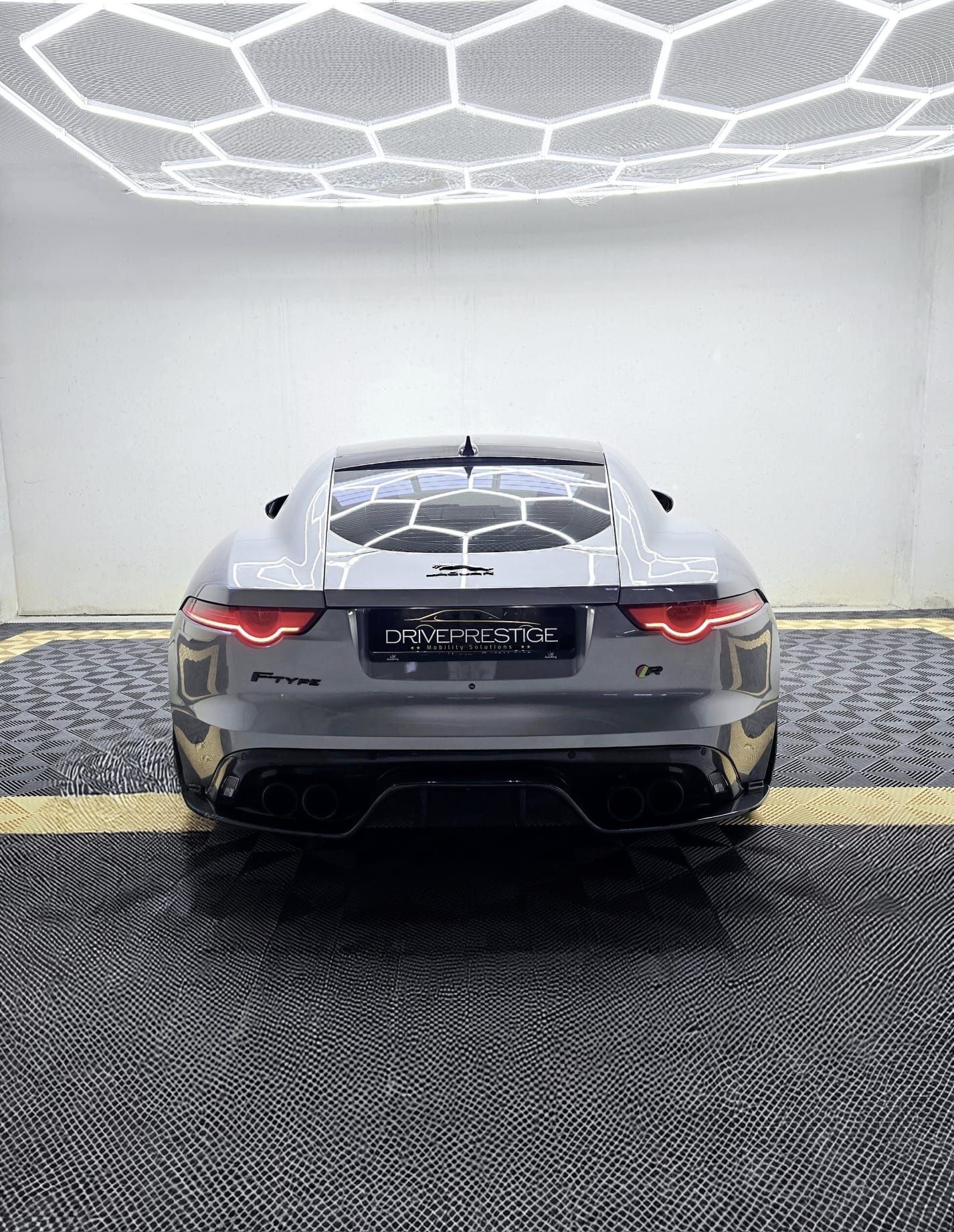 Jaguar F-Type R 600cv