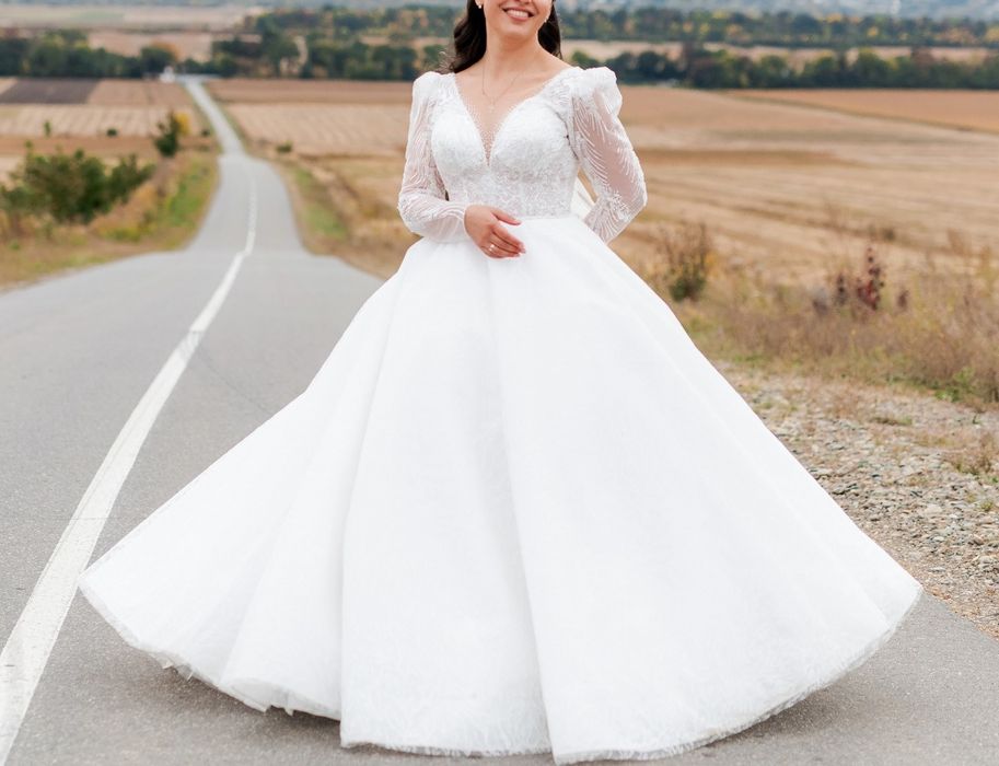 Весільна сукня в хорошому стані