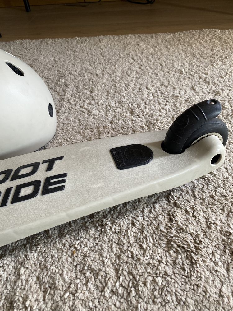 Scoot and ride hulajnoga plus kask
